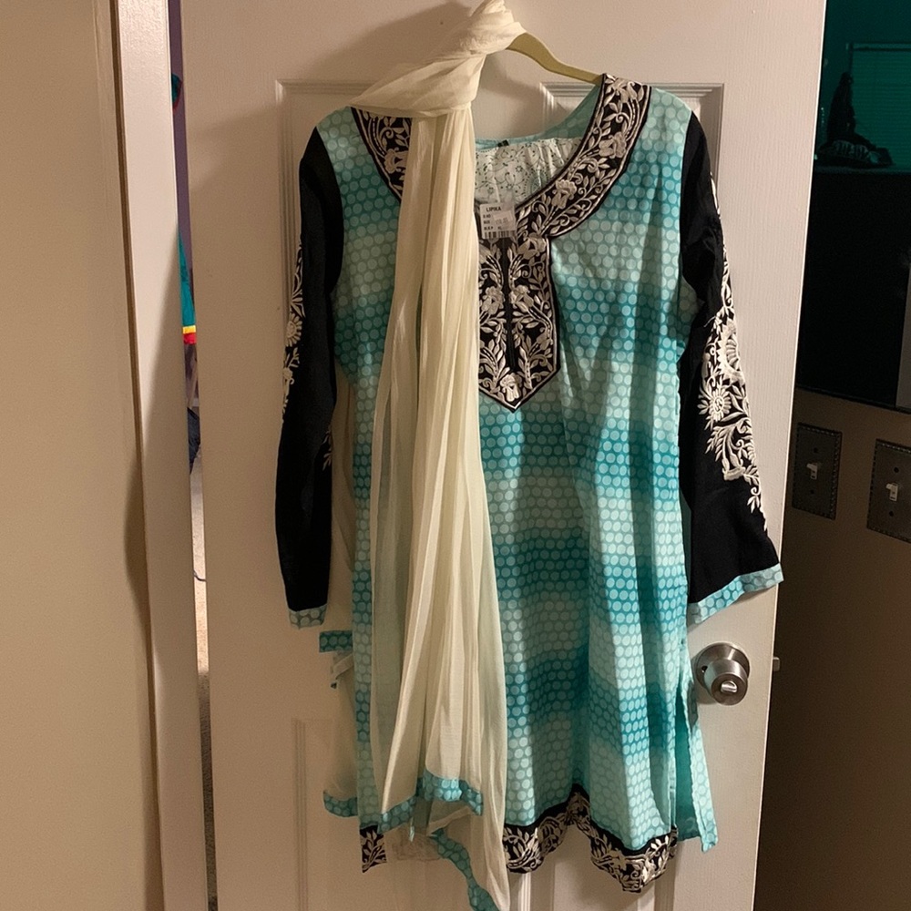 Beautiful traditional Indian chudidhaar with chunni